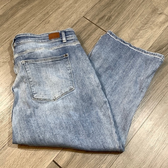 Judy Blue LIGHT WASH HIGH RISE VINTAGE WIDE LEG CROP JEANS size 22W - Picture 5 of 14